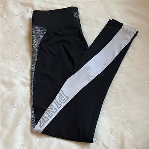 💥PINK Victoria's Secret Black and White Leggings💥